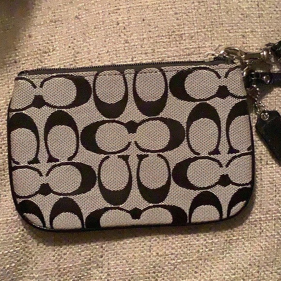 Coach NWOT Black Signature Wristlet - Picture 4 of 4